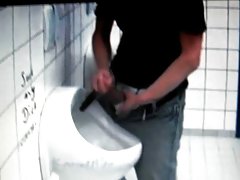 Koketiranje i seks pored bazena