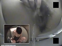 Crvenokosa tajnica uzima u usta na radnom mjestu