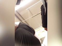 Biciklist svoju crvenu curu
