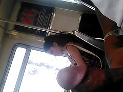 Tankom djevojka u parnoj sobi uzima samo dva