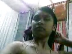 Debeli asian fucks sebe vibrator