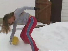 Mlada je pokazala svoje tijelo, a onda je isisan spermu iz penisa
