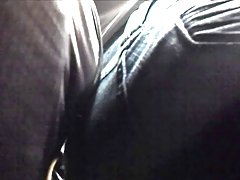 Prekrasna mlada crnka ashlyn rae igra u kupaonici s velikim